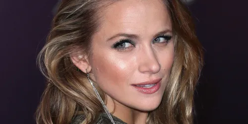 Shantel VanSanten